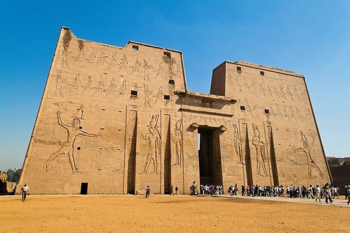 3 Night Nile Cruise from Luxor to Aswan with Sunrise Hot Air Balloon Ride