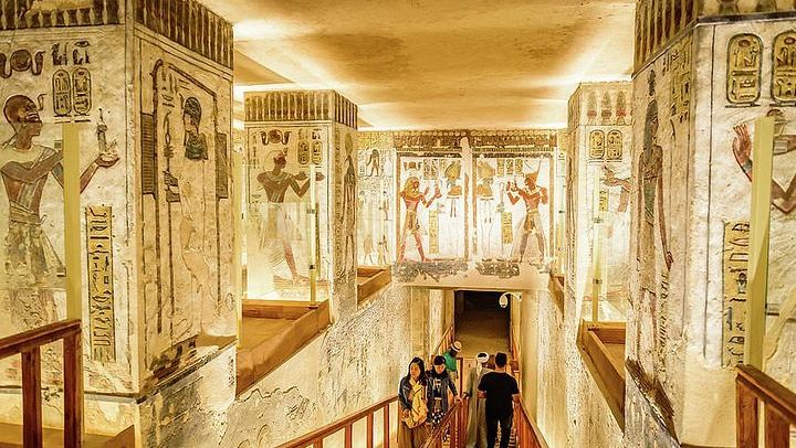 4-day Nile Cruise: Aswan to Luxor, Abu Simbel, Balloon