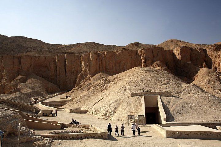 4-day Nile Cruise: Aswan to Luxor, Abu Simbel, Balloon