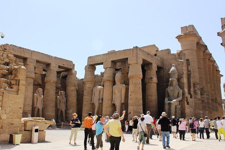 4-day Nile Cruise: Aswan to Luxor, Abu Simbel, Balloon