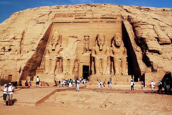 Crucero por el Nilo de Luxor a Asuán, 4 noches, Abu Simbel y vuelo en globo
