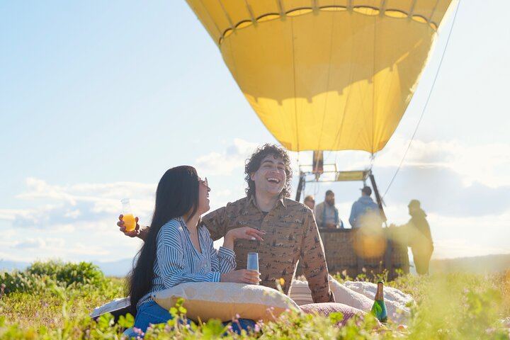 A romantic picnic upon landing