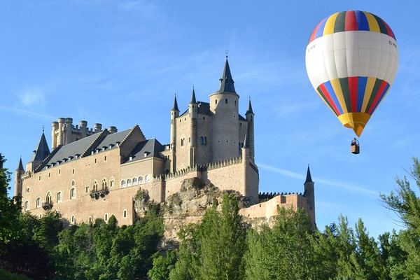 Sunrise Balloon Flight over Segovia or Toledo with Siempre en las Nubes