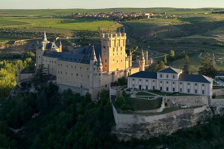Balloon flight at sunrise in Segovia