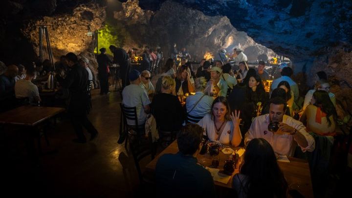 Balloon flight + Breakfast in cave + Pyramids + Pick up CDMX.