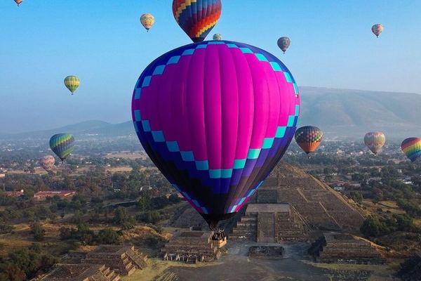 Teotihuacan Balloon Flight with Cave Breakfast, Pyramids and Pickup