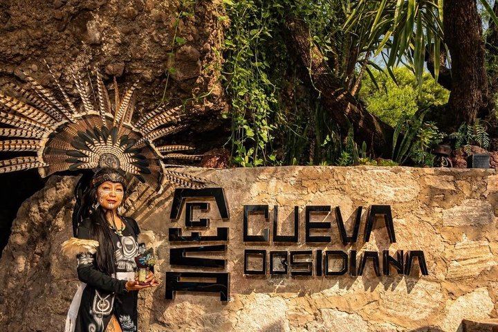 Balloon Flight + Breakfast in a cave + Pick up CDMX + Pyramids