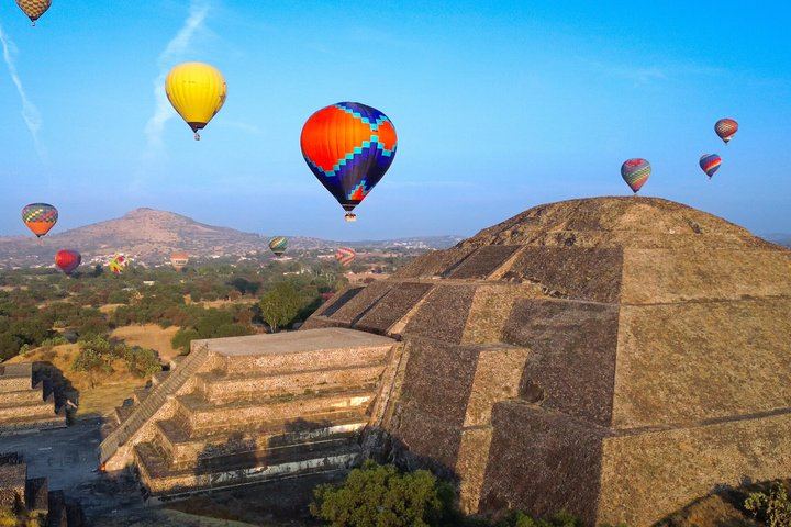 Balloon flight + Breakfast in cave + Pyramids + Pick up CDMX.