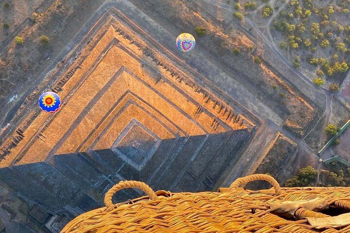 Balloon Flight + Cave Breakfast + Pick Up from CDMX or We Fly