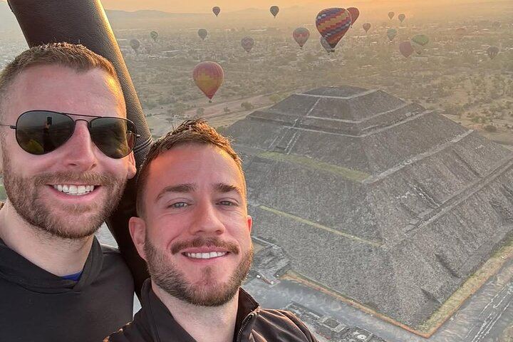 Balloon Flight + Cave Breakfast + Pick Up from CDMX or We Fly
