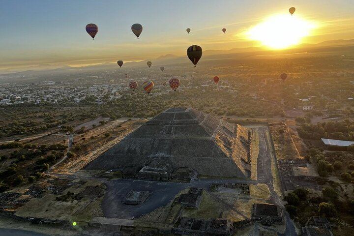 BALLOON FLIGHT OVER TEOTIHUACÁN