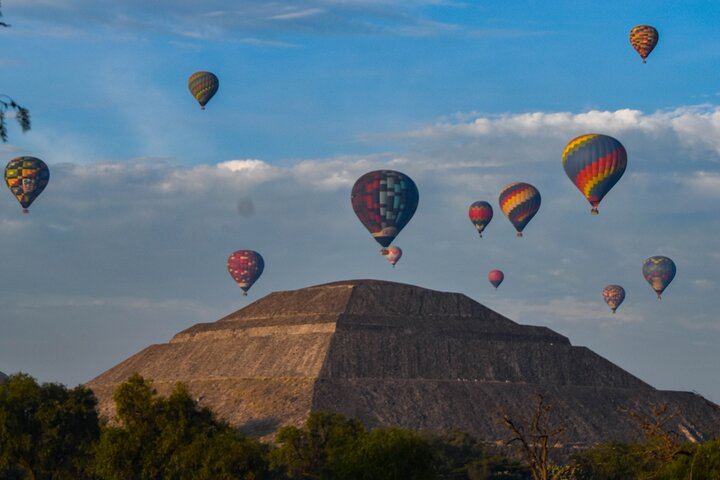 Balloon flight + pick up in CDMX + Breakfast in Cave + Teotihuacan