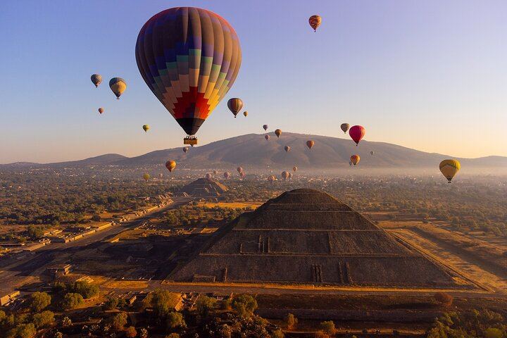 Balloon flight + pick up in CDMX + Breakfast in Cave + Teotihuacan