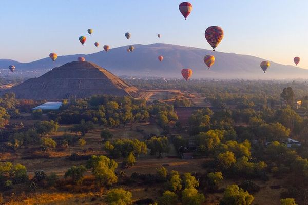 Teotihuacan Balloon Flight, Cave Breakfast and Pyramids from Mexico City