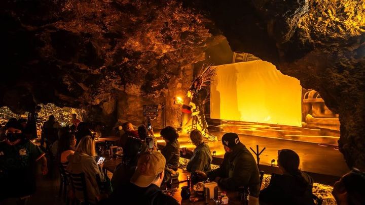Balloon flight with breakfast in Cave and Pyramids tour from CDMX