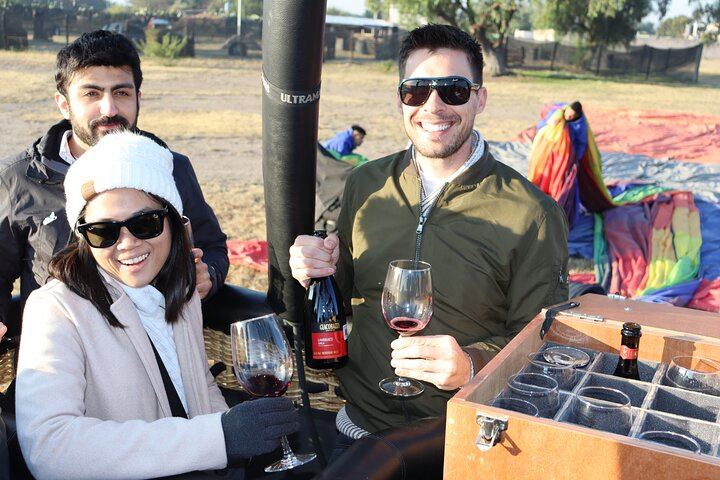 Balloon flight with breakfast in Cave and Pyramids tour from CDMX