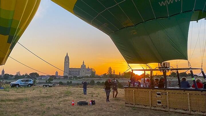 Balloon ride in Segovia with optional transportation from Madrid