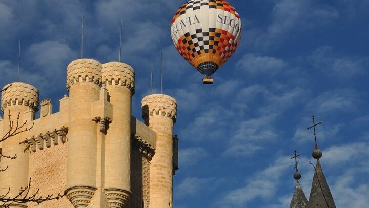Balloon ride in Segovia with optional transportation from Madrid