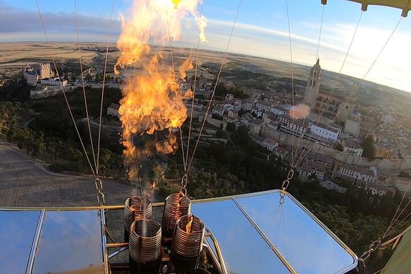 Segovia Balloon Ride with Picnic and HD Video, Madrid Transfer Option