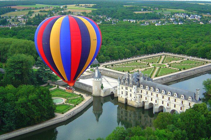 Balloon ride over Chenonceaux