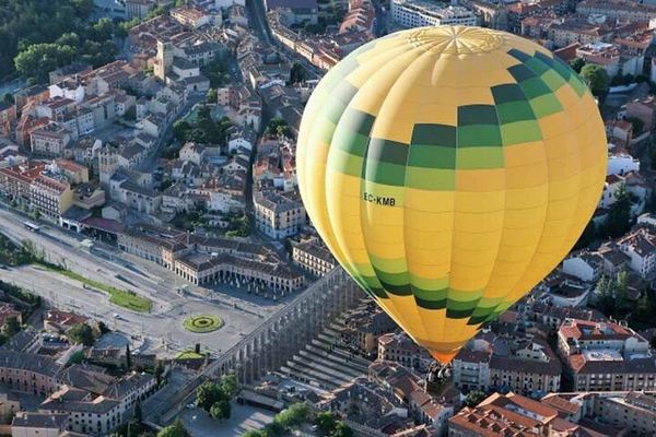 Segovia Balloon Flight over the Aqueduct, with Optional Madrid Transfers
