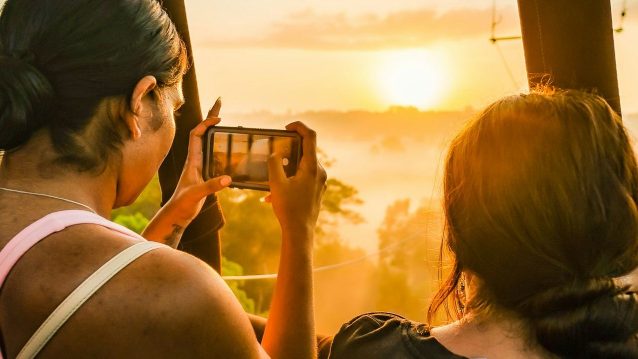 Byron Bay Sunrise Hot Air Balloon Flight with Breakfast