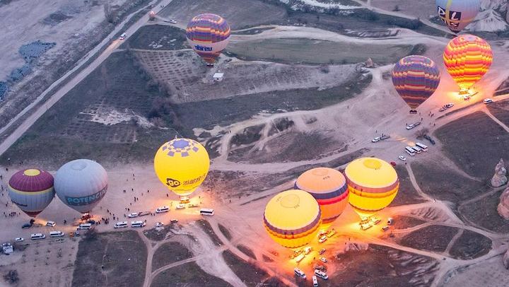 Heißluftballonfahrt über dem Nationalpark Göreme in Kappadokien (2/7)