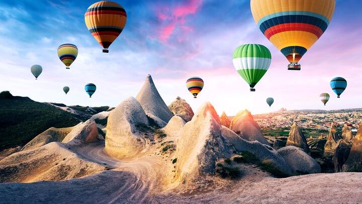 Cappadocia Deluxe Sunrise Balloon Flight from Goreme with Light Breakfast (4/5)