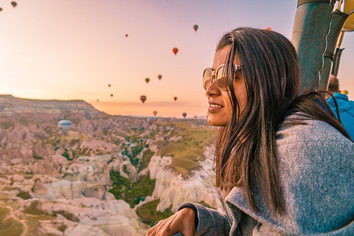 Cappadocia Deluxe Sunrise Balloon Flight from Goreme with Light Breakfast (1/5)