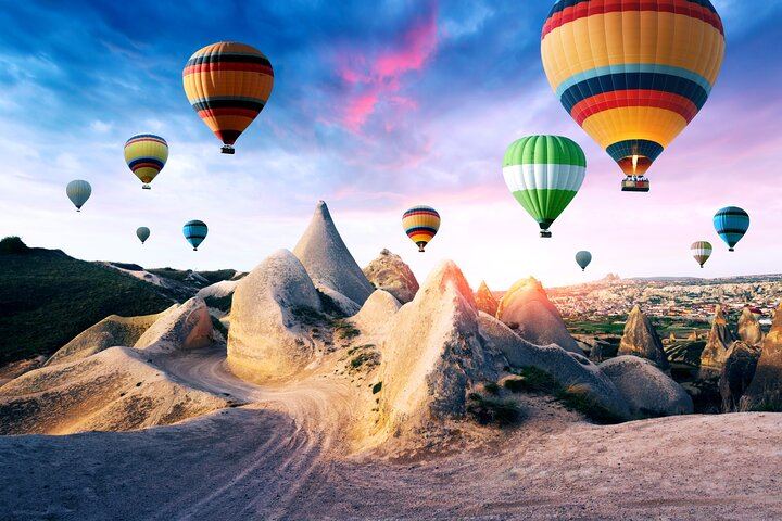Cappadocia Deluxe Sunrise Balloon Flight from Goreme with Light Breakfast (4/5)