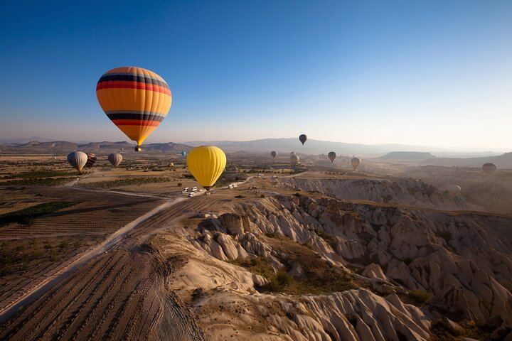 Cappadocia Deluxe Sunrise Balloon Flight from Goreme with Light Breakfast (3/5)