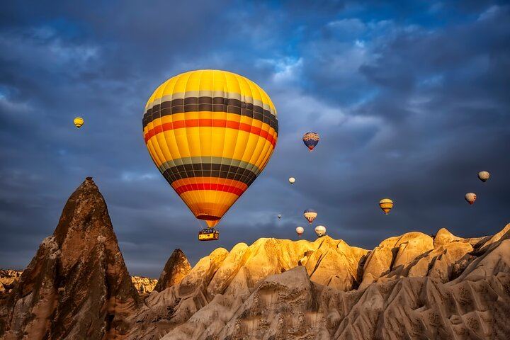 Cappadocia Deluxe Sunrise Balloon Flight from Goreme with Light Breakfast (2/5)
