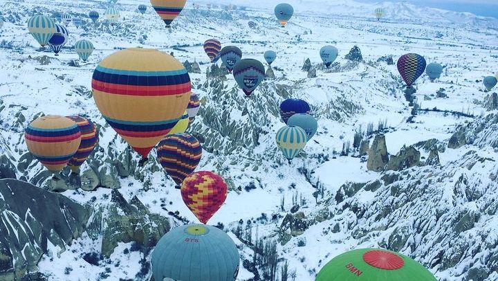 Vol en montgolfière au-dessus de Göreme, en Cappadoce, au lever du soleil (3/8)