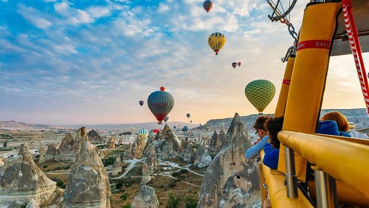 Cappadocia Sunrise Balloon Flight with Hotel Pickup and Light Breakfast (1/6)