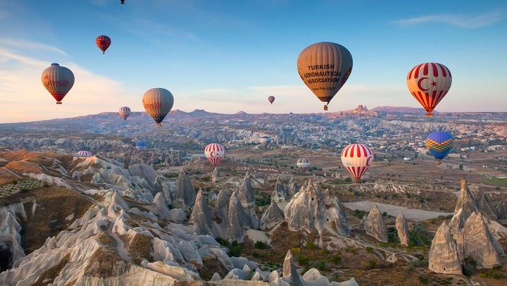 Cappadocia Sunrise Balloon Flight with Hotel Pickup and Light Breakfast (2/6)