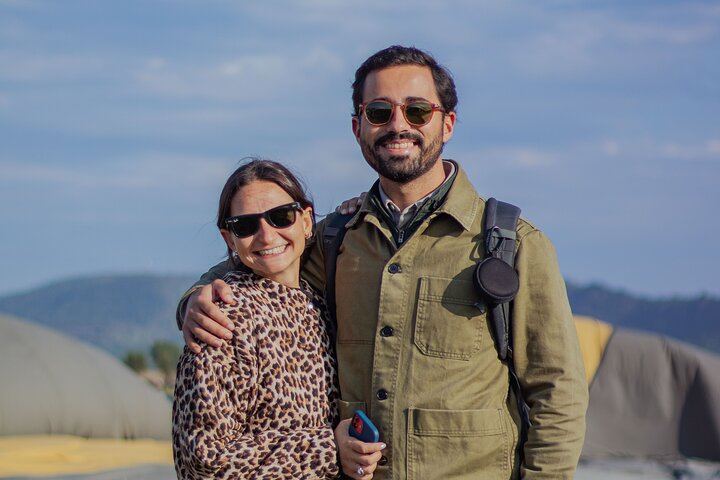 Capture the excitement before the journey begins! Pre-flight photos with stunning backdrops, as you prepare for a balloon safari with Miracle Experience.