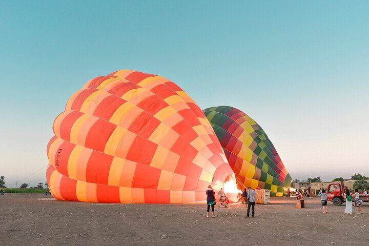 Deluxe Hot Air Balloon Flight Camel Ride, Breakfast & Transfer