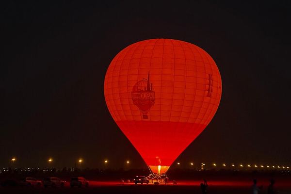 Dubai Adventure Balloon Ride at Sunrise over the Desert Dunes