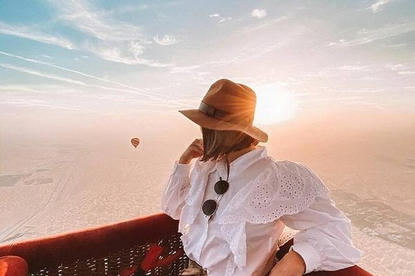 Dubai Balloon Ride with Breakfast, Camel Ride, Falconry and Transfers