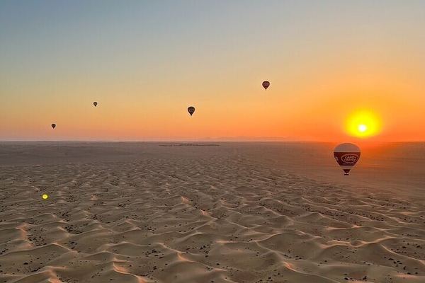 Dubai Balloon Flight with Breakfast, Camel Ride and Hotel Transfer