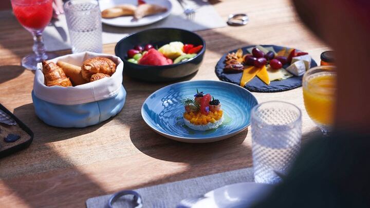 Dubai: Luxury Hot Air Balloon with Michelin-Curated Breakfast