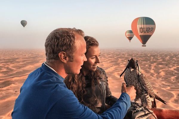 Dubai Luxury Balloon Flight with Michelin-Curated Desert Breakfast