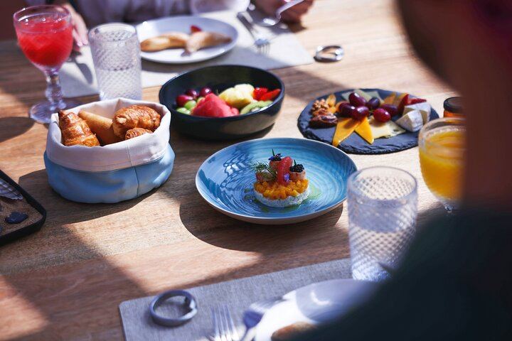 Dubai: Luxury Hot Air Balloon with Michelin-Curated Breakfast