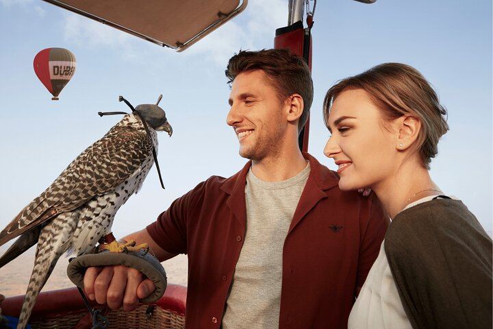 Dubai: Luxury Hot Air Balloon with Michelin-Curated Breakfast
