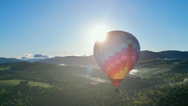Sunrise Hot Air Balloon Flight with Tuscan Breakfast (3/8)