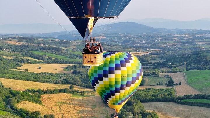 Experience the Magic of Tuscany from a Hot Air Balloon