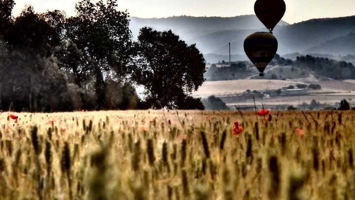 Hot air balloon Kon-Tiki Montserrat including Barcelona's pickup
