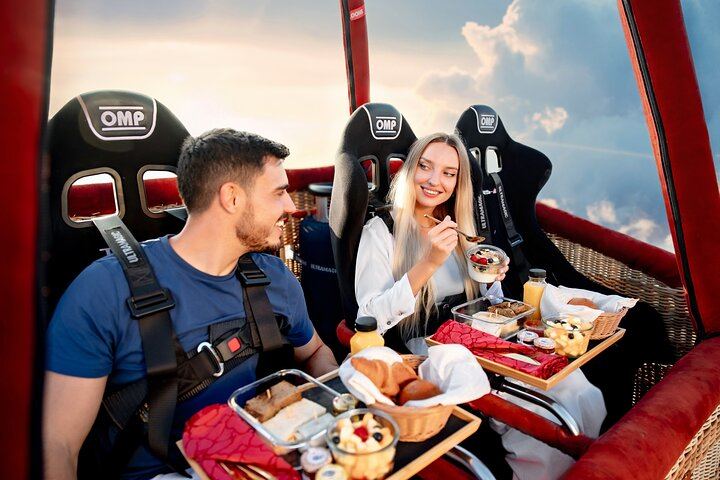 Hot air Balloon Private with Breakfast in the sky