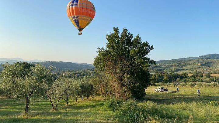Hot air balloon ride over Assisi with winery breakfast