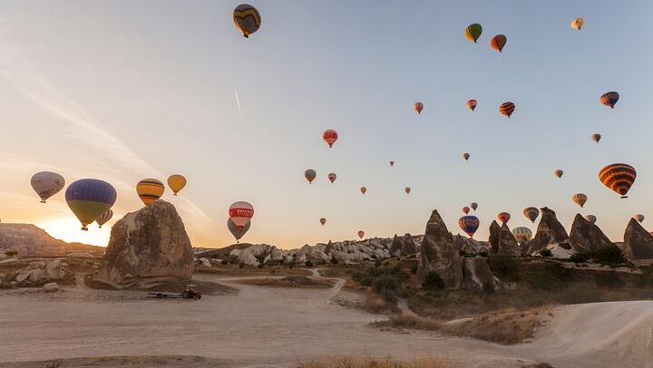Paseo en globo aerostático sobre los valles volcánicos de Capadocia (4/8)